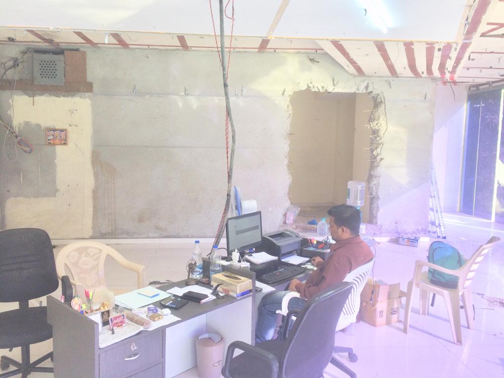 Office for Sale in S V Road Mumbai
