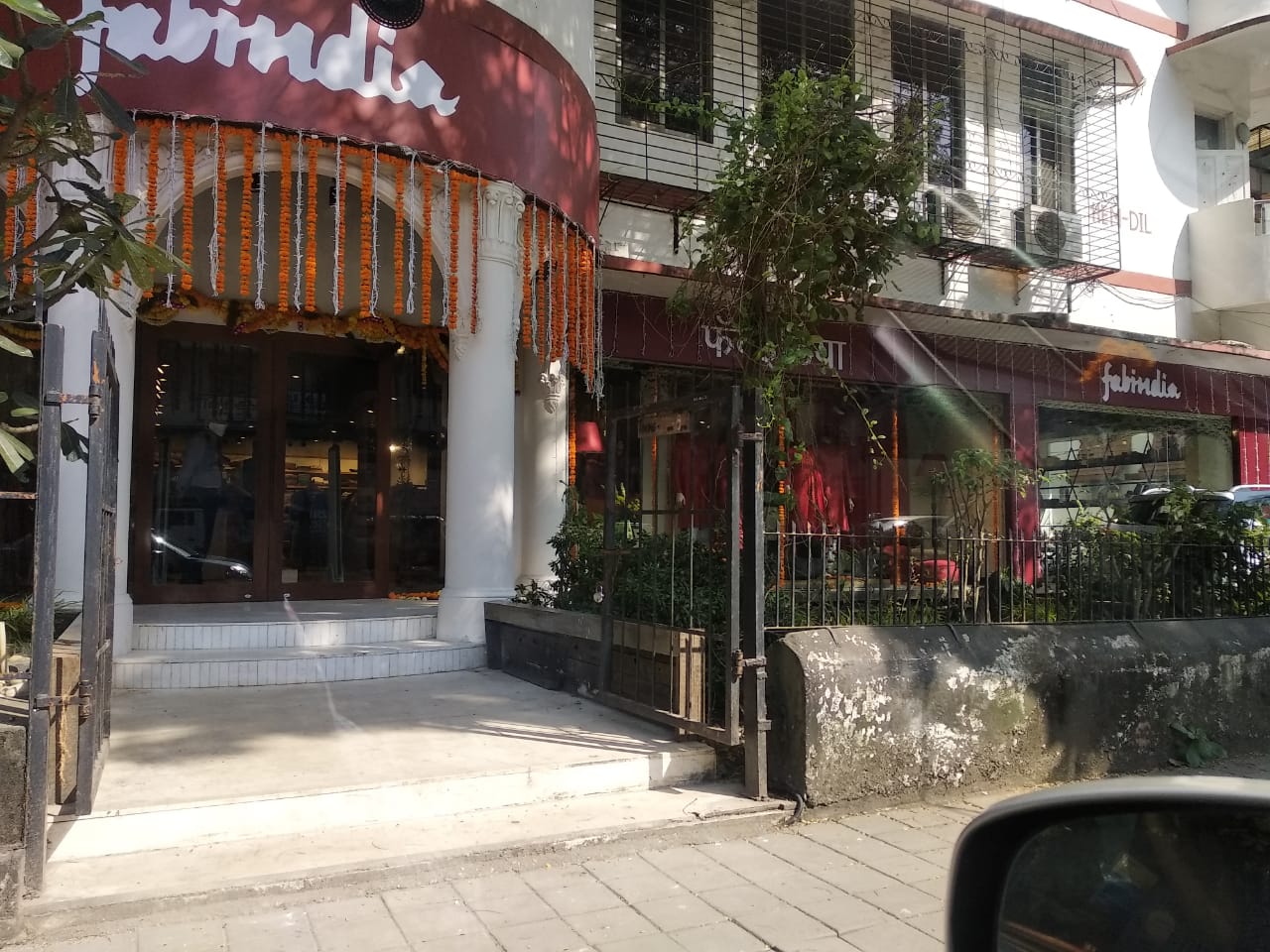 Showroom for Sale in Linking  Road Mumbai
