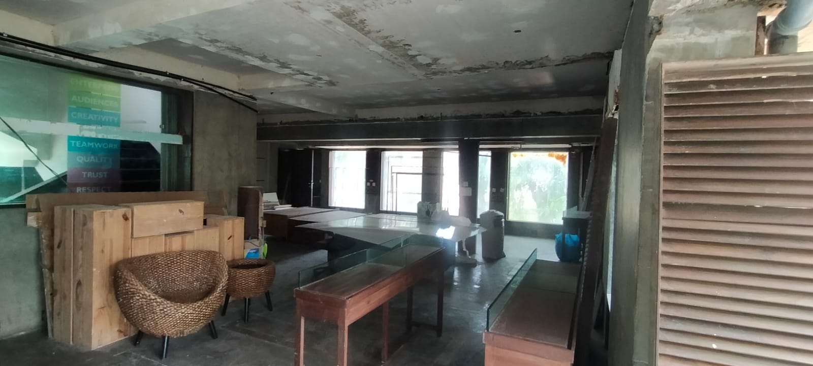 Office for Sale in Juhu Tara Rd Mumbai