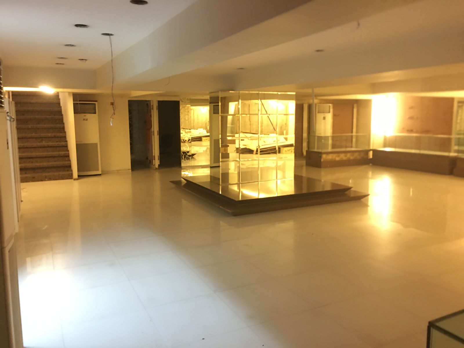 Showroom for Rent in S V Road Mumbai