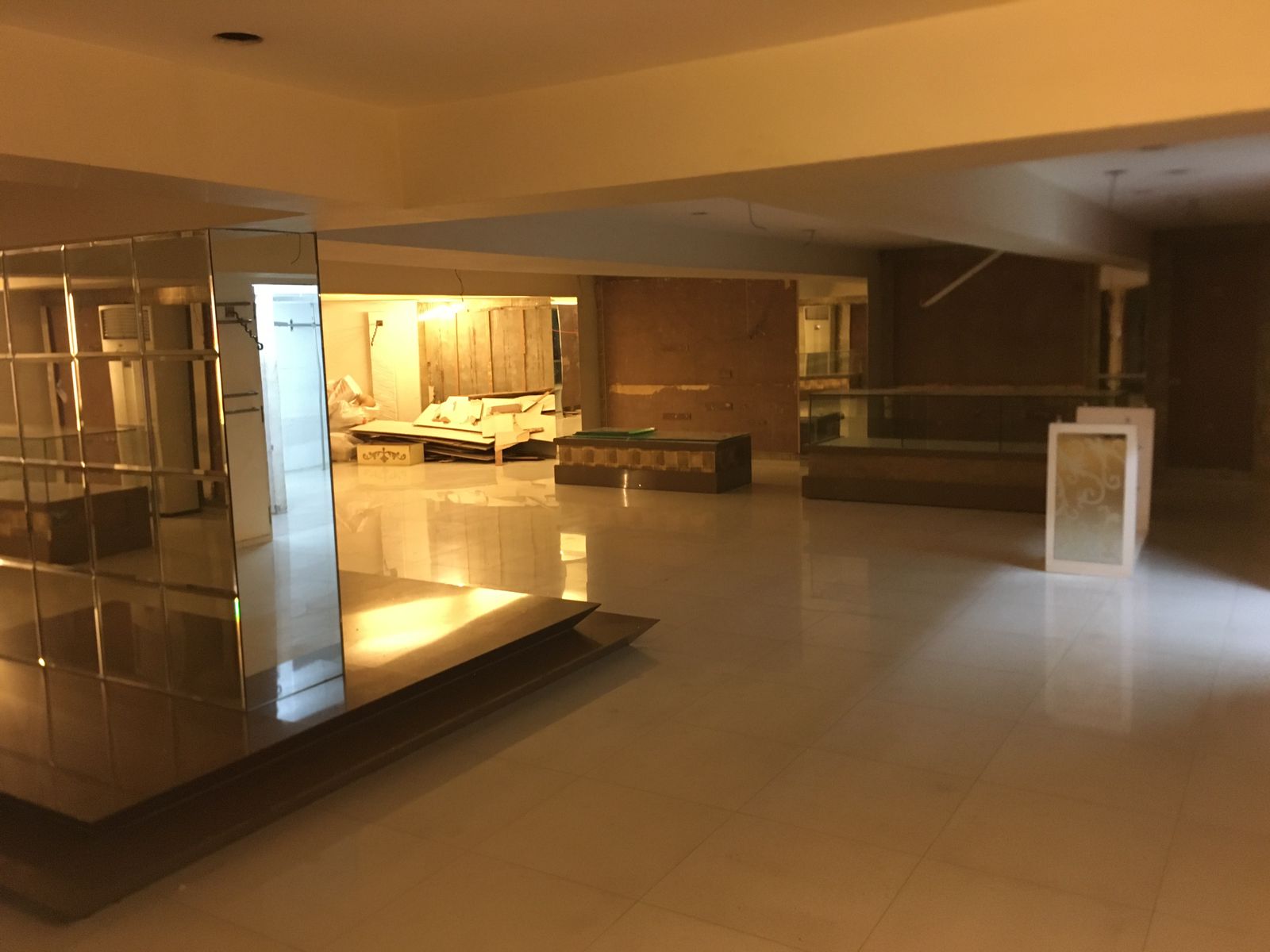 Showroom for Rent in S V Road Mumbai
