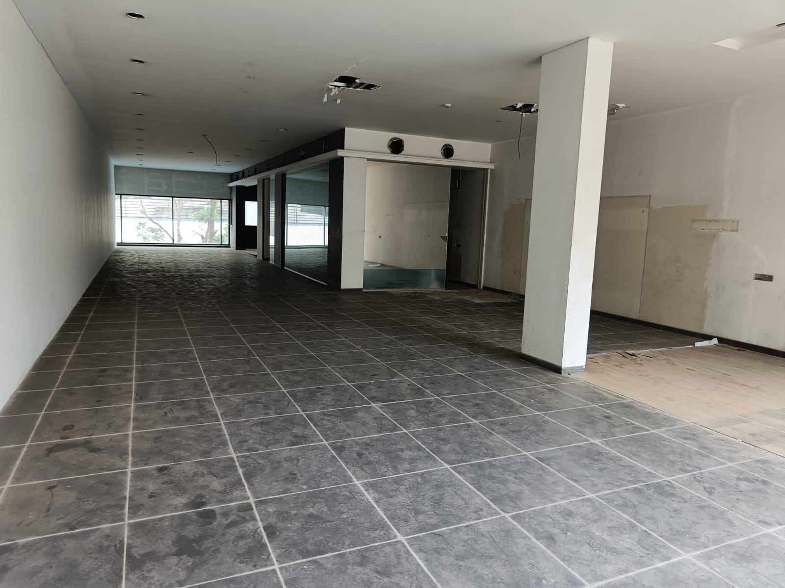 Showroom for Rent in Appasaheb Marathe Marg Mumbai