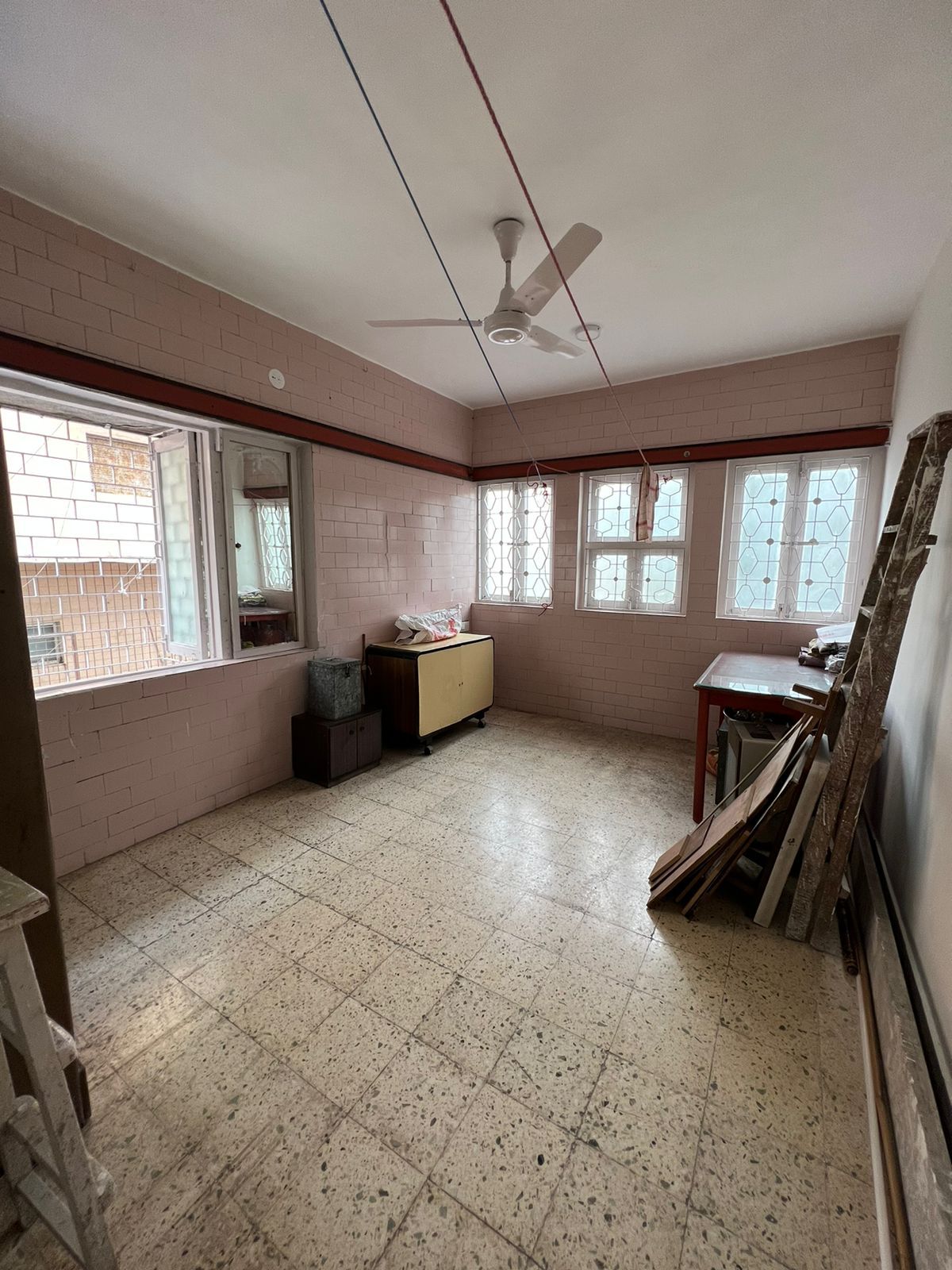 Office for Sale in S V Road Mumbai