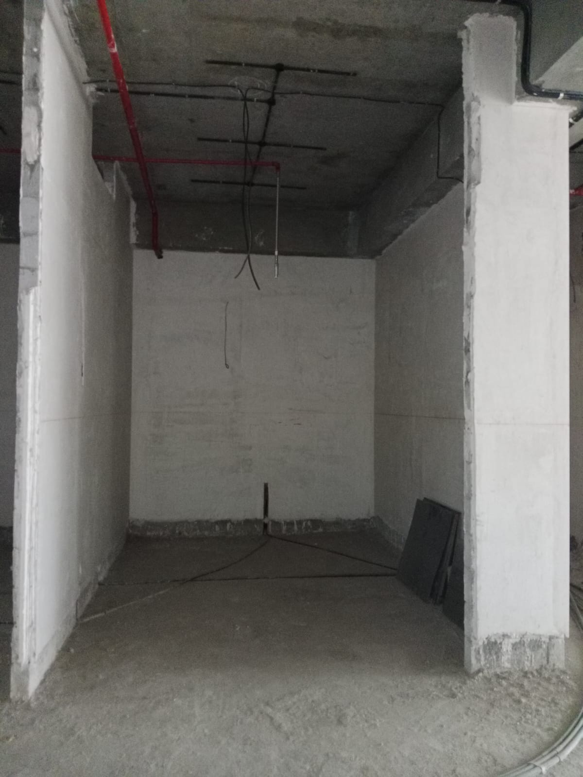 Showroom for Rent in Linking  Road Mumbai