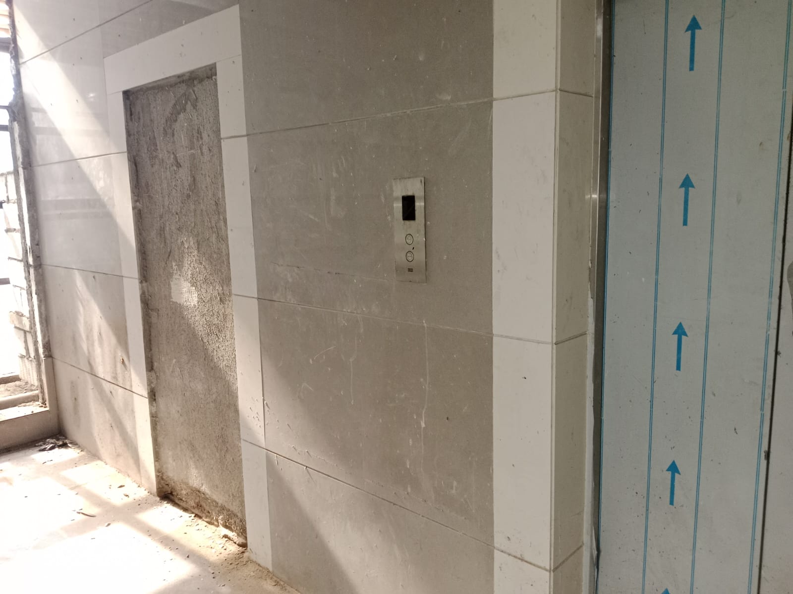 Showroom for Rent in Linking  Road Mumbai