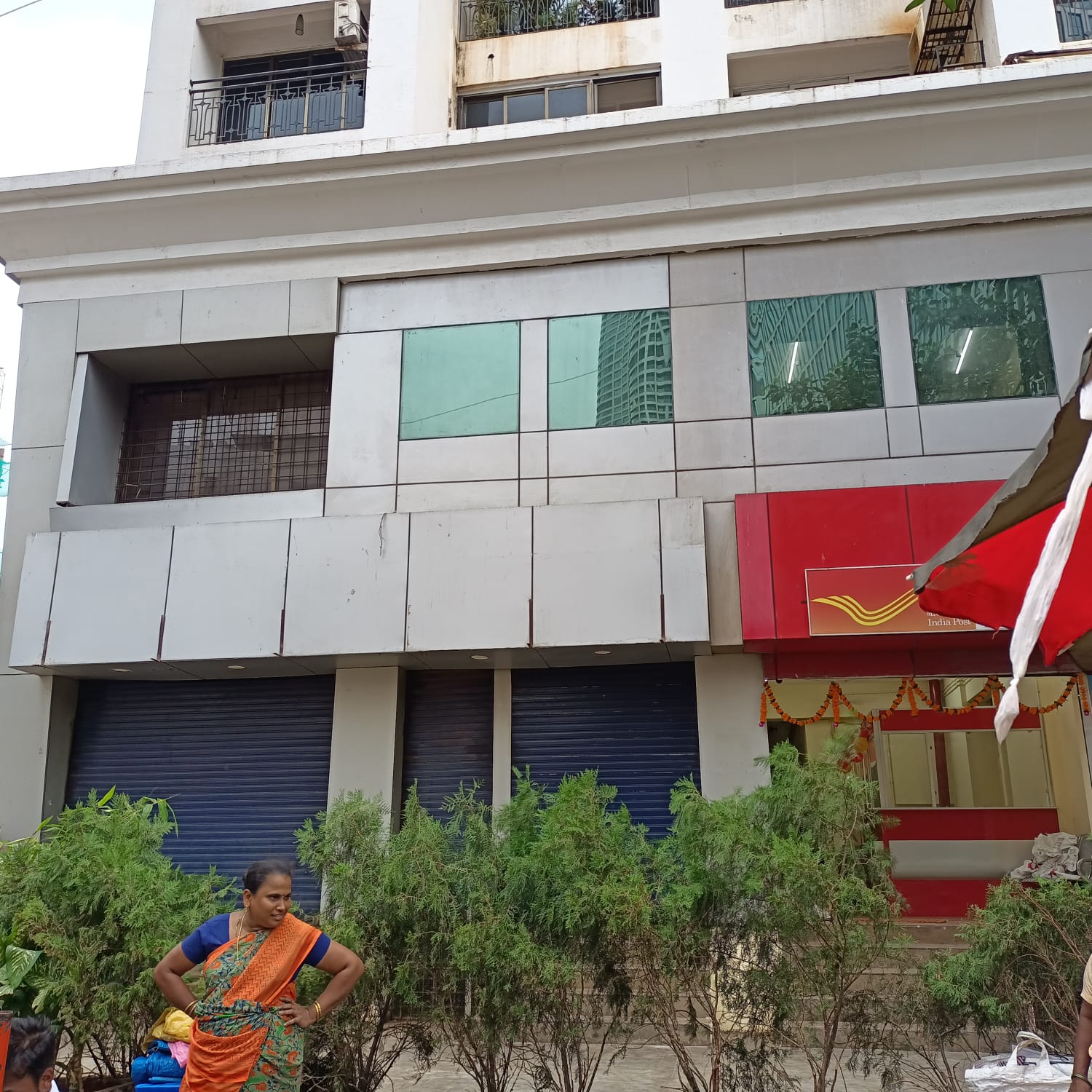 Showroom for Rent in S B Marg Mumbai