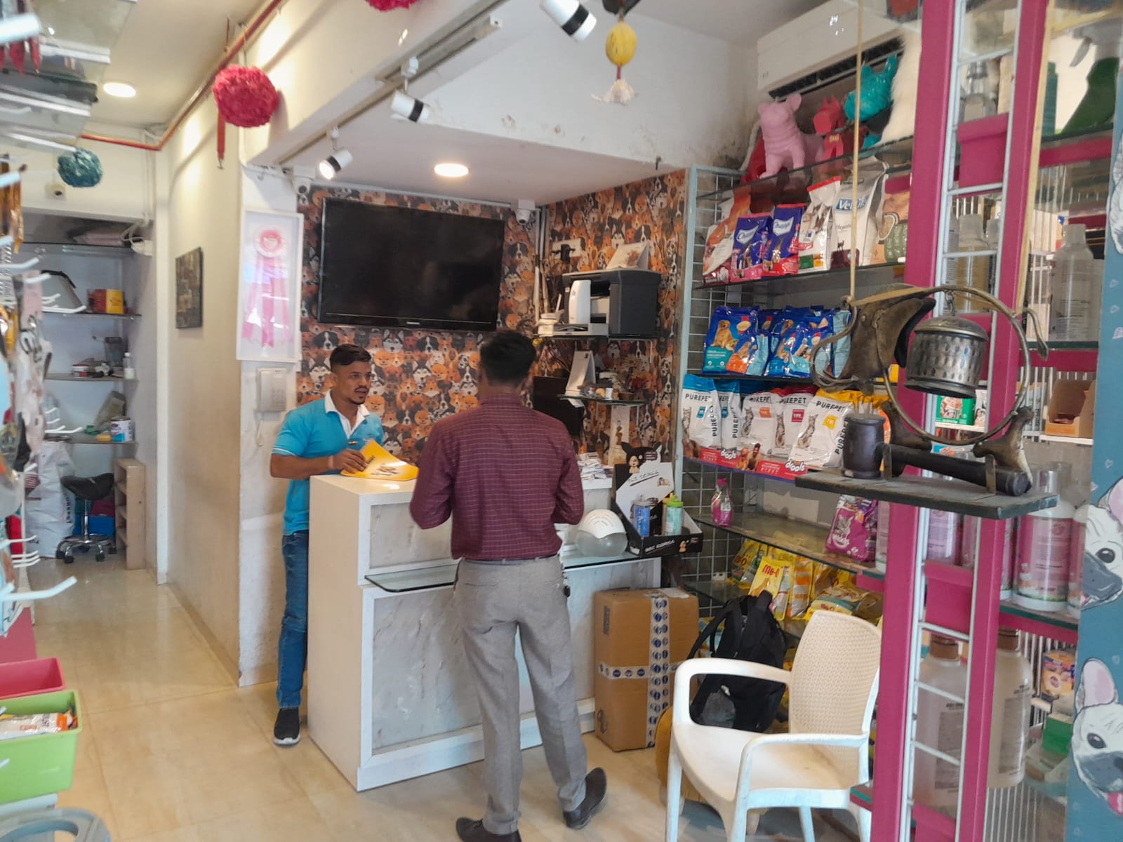 Shop for Rent in L J  Road Mumbai