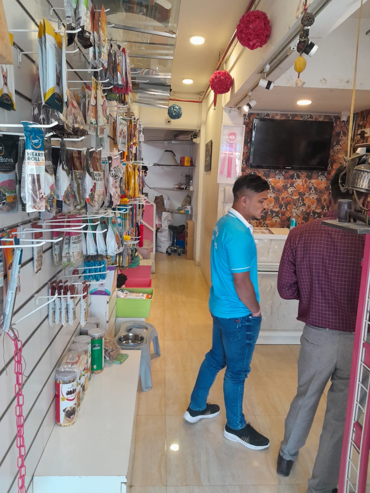 Shop for Sale in L J  Road Mumbai