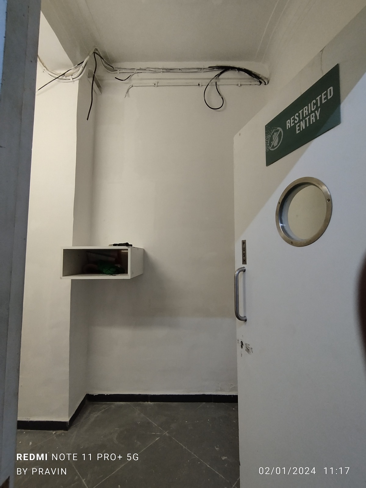Showroom for Rent in Dinshaw Vaccha Road Mumbai