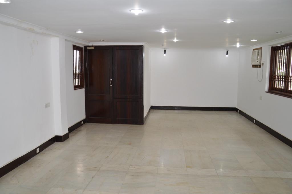 Commercial Building for Sale in S V Road Mumbai