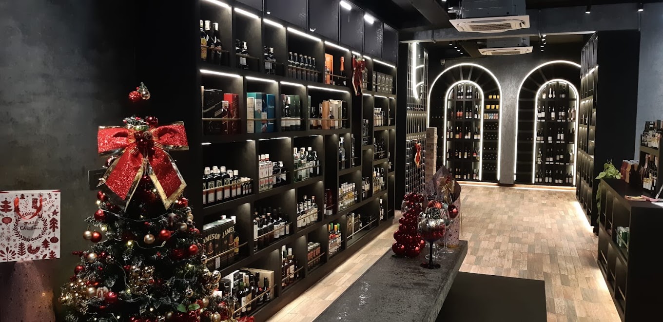 Shop for Rent in Khar West Mumbai
