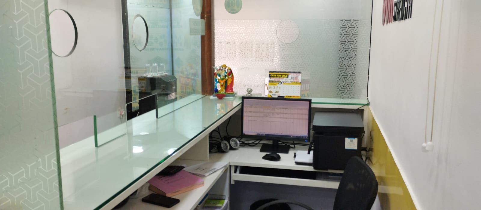 Shop for Rent in Juhu Tara Road Mumbai