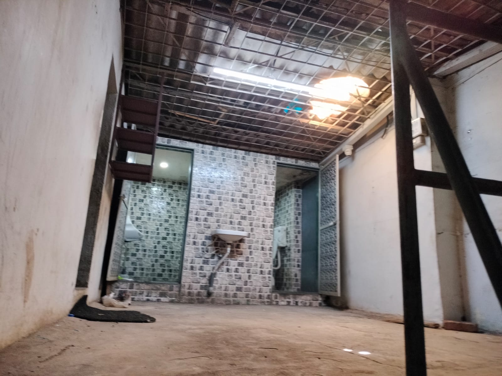Showroom for Rent in Juhu Versova Link rd Mumbai
