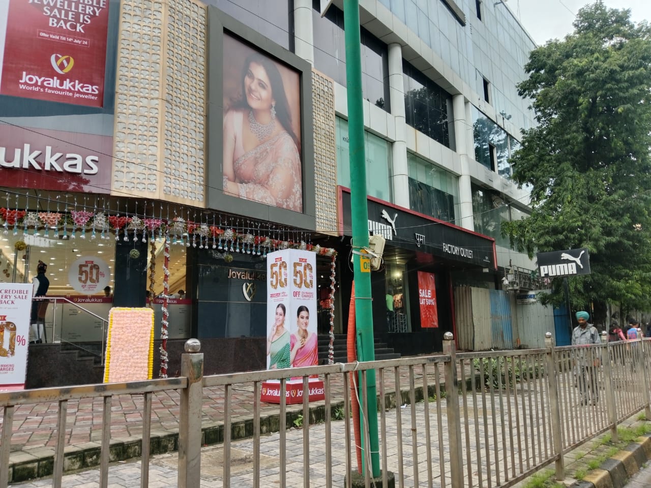 Showroom for Rent in L B S Marg Mumbai