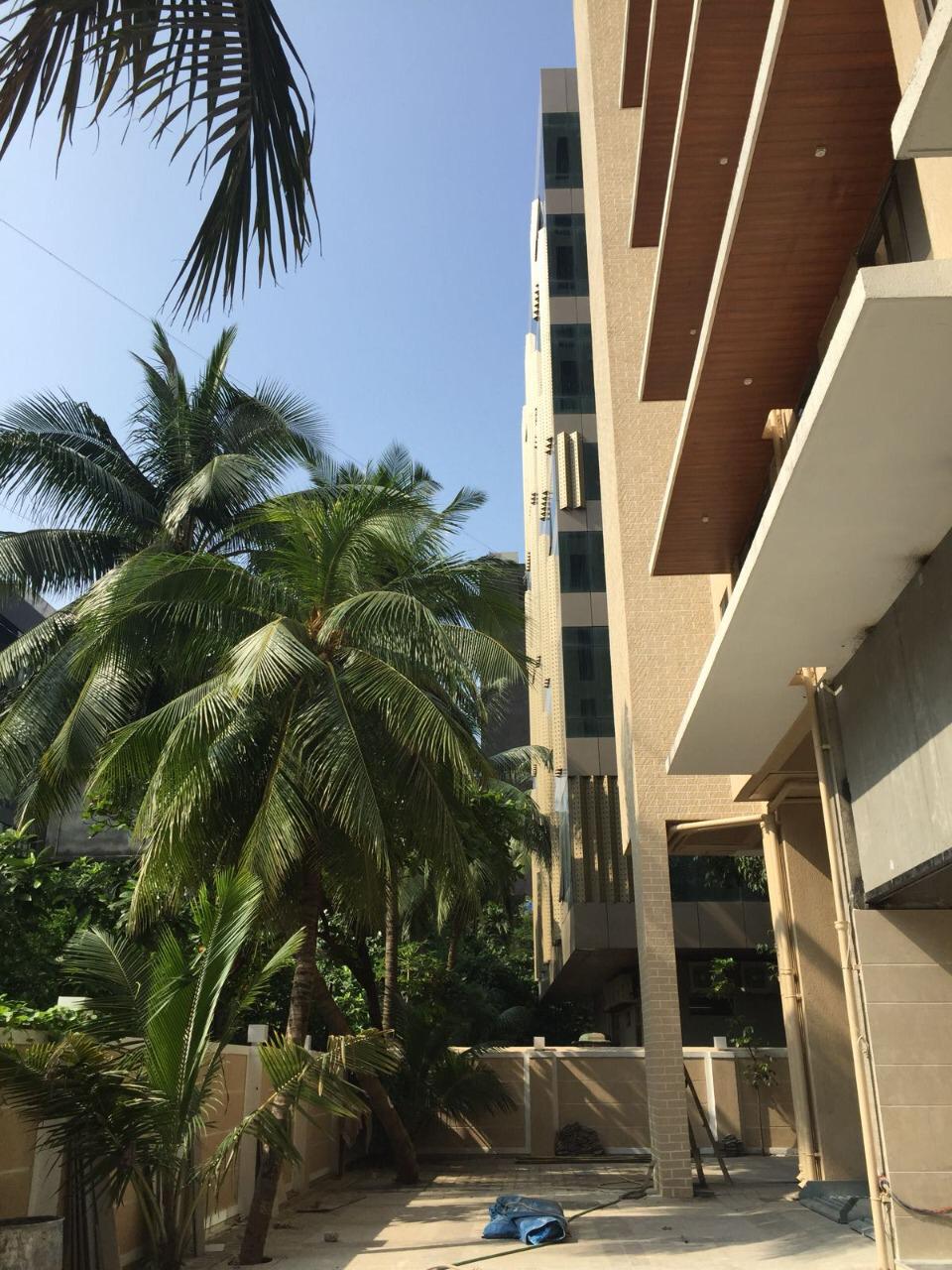 Apartment for Rent in Off New Link Road Mumbai