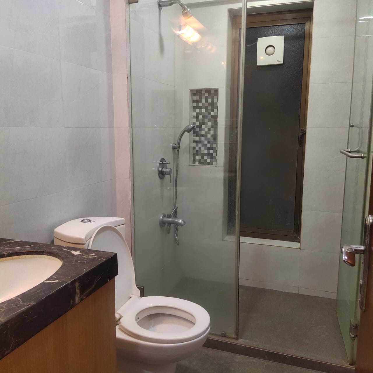 Apartment for Rent in Almeida park Mumbai