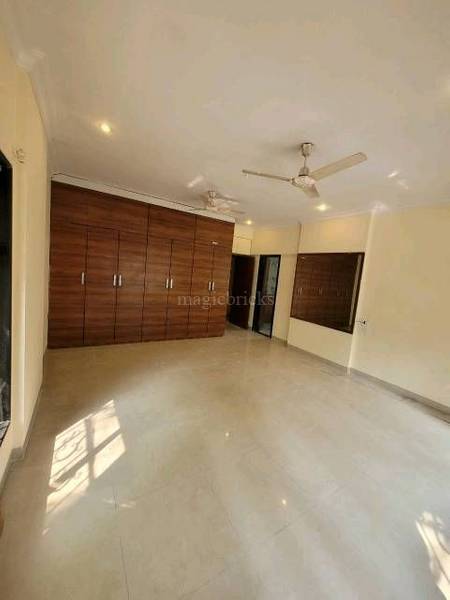 3 BHK Apartment for Rent in Gulmohar Cross rd no.4 Mumbai