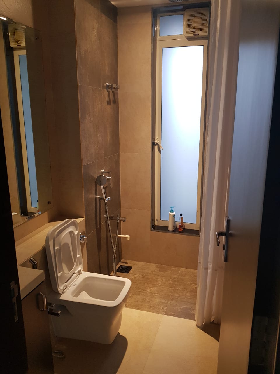3 BHK Apartment for Rent in West Avenue Road Mumbai