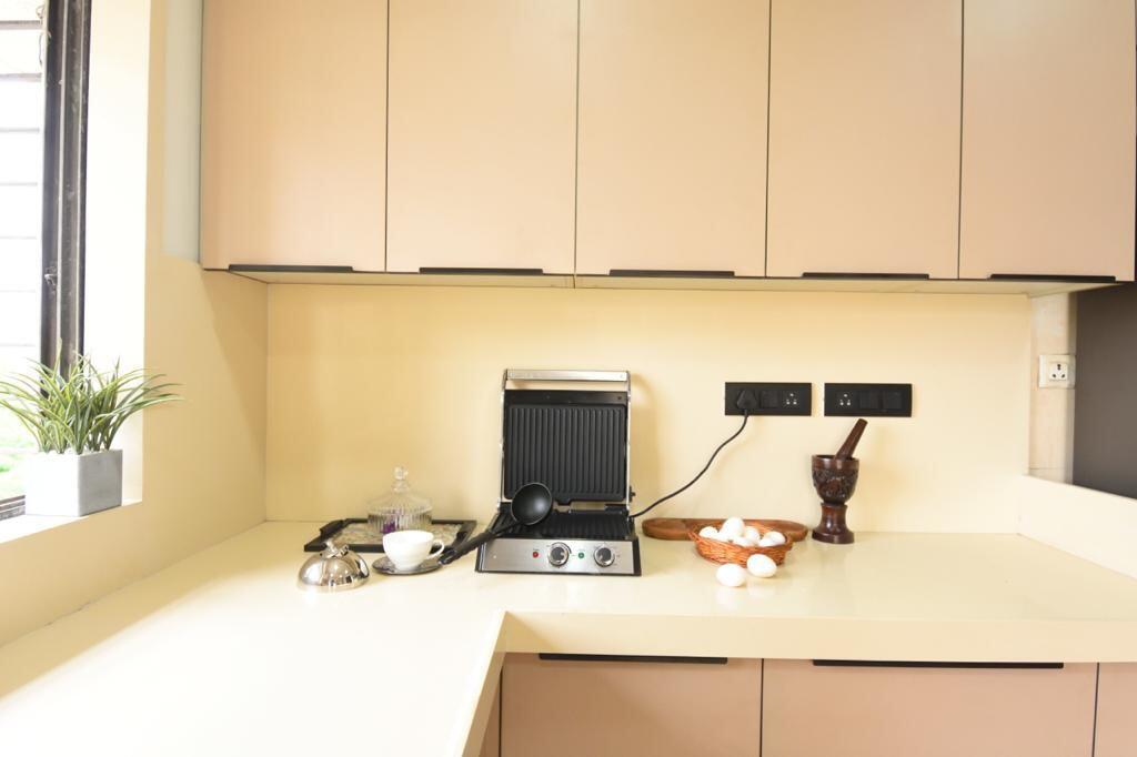 4 BHK Apartment for Rent in East Avenue Road Mumbai