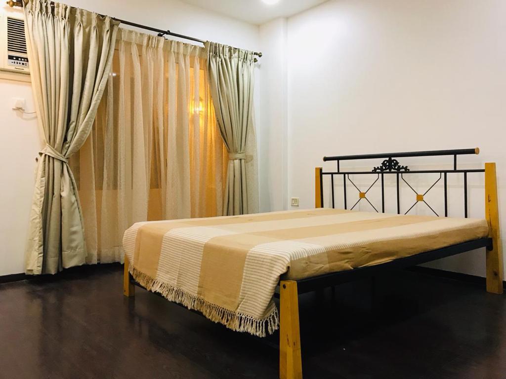 3 BHK Apartment for Rent in Khar West Mumbai