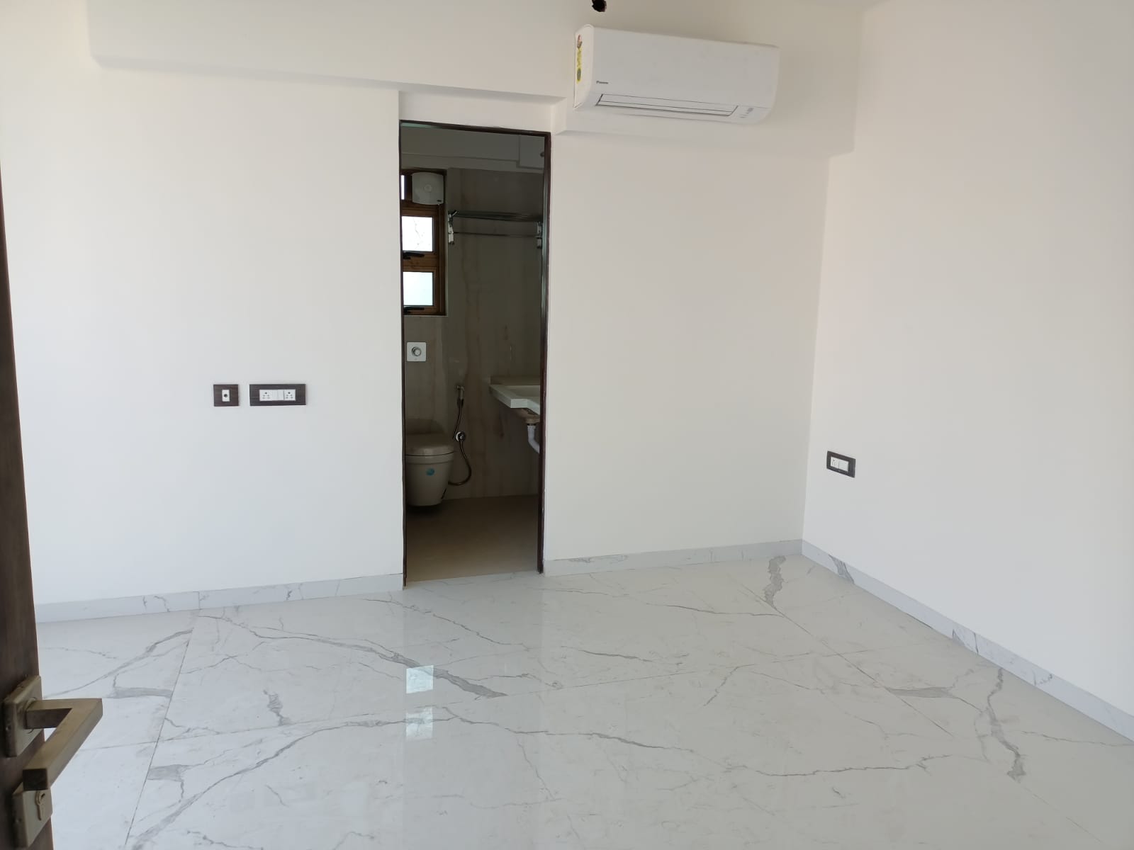3 BHK Apartment for Sale in Bandra West Mumbai