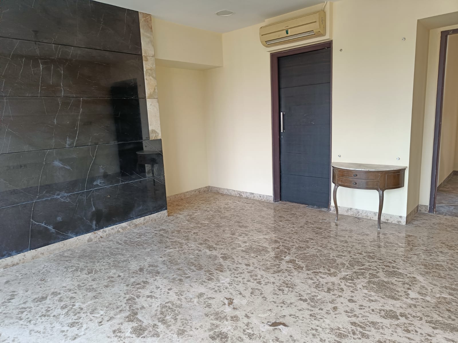 4 BHK Apartment for Sale in Bandra West Mumbai