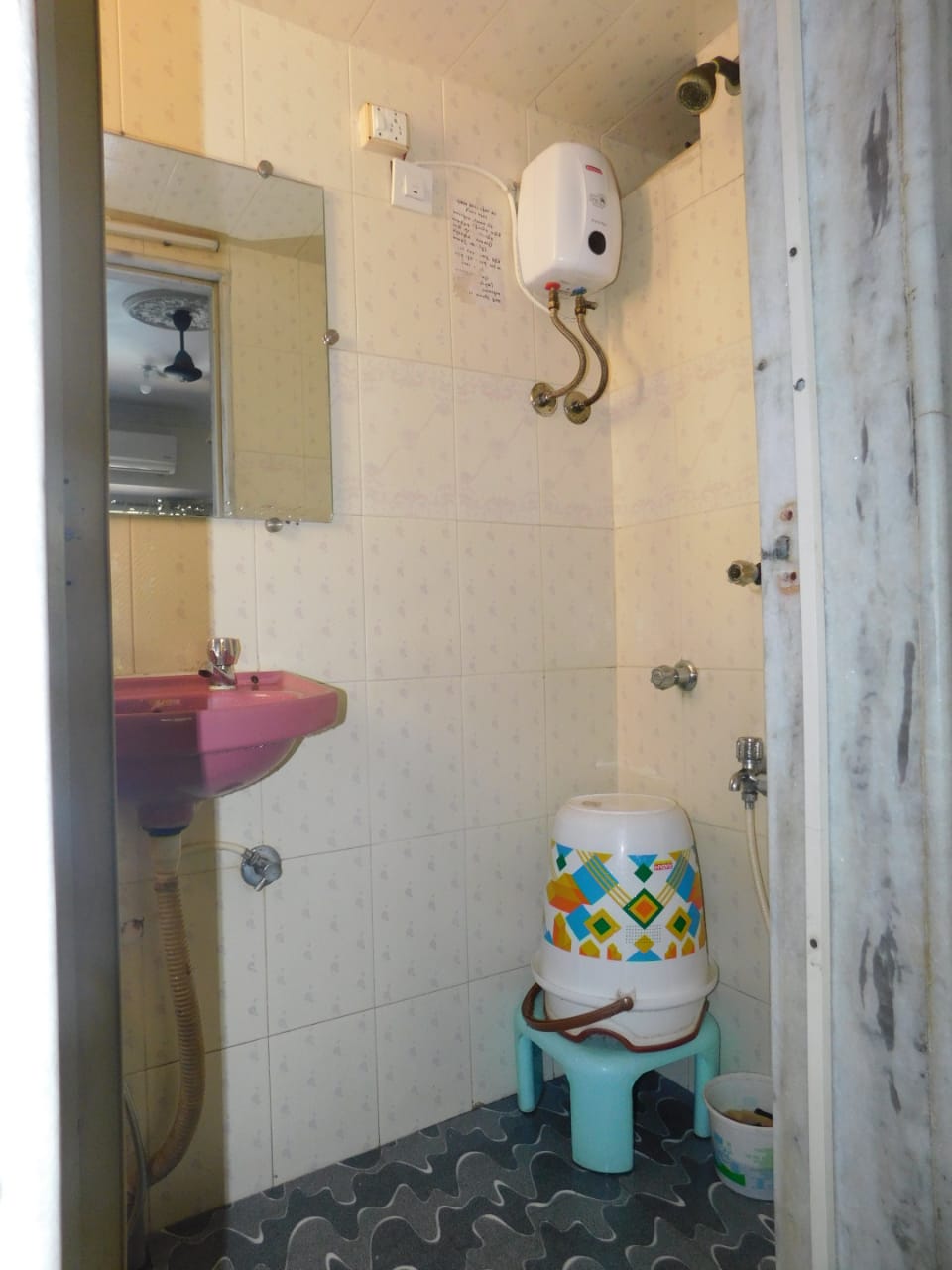 2 BHK Apartment for Sale in Sherly Rajan Road Mumbai