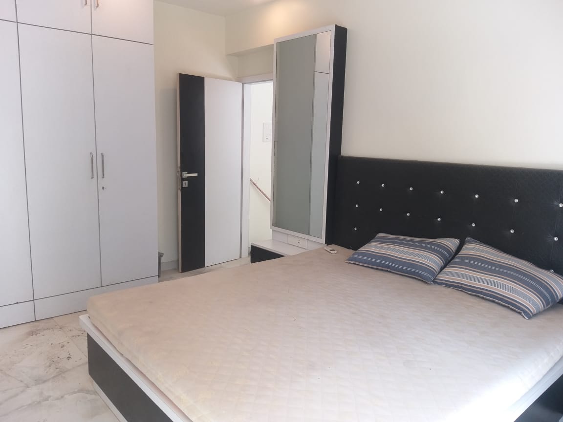 3 BHK Apartment for Rent in Bandra West Mumbai