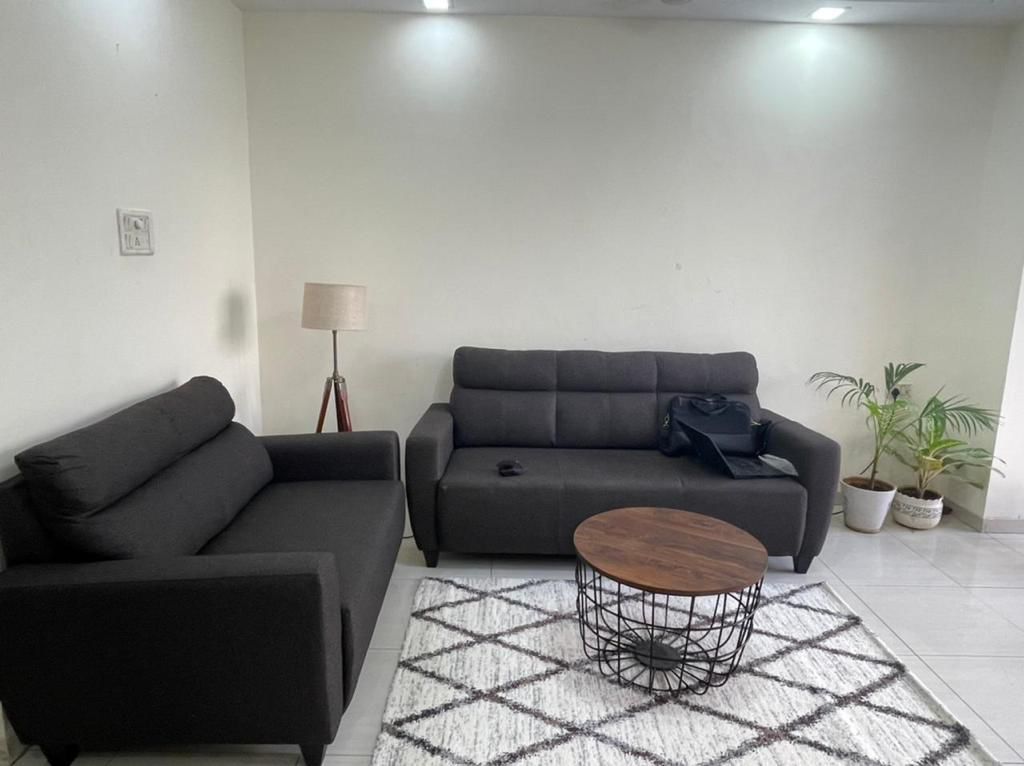 2 BHK Apartment for Rent in Bandra West Mumbai