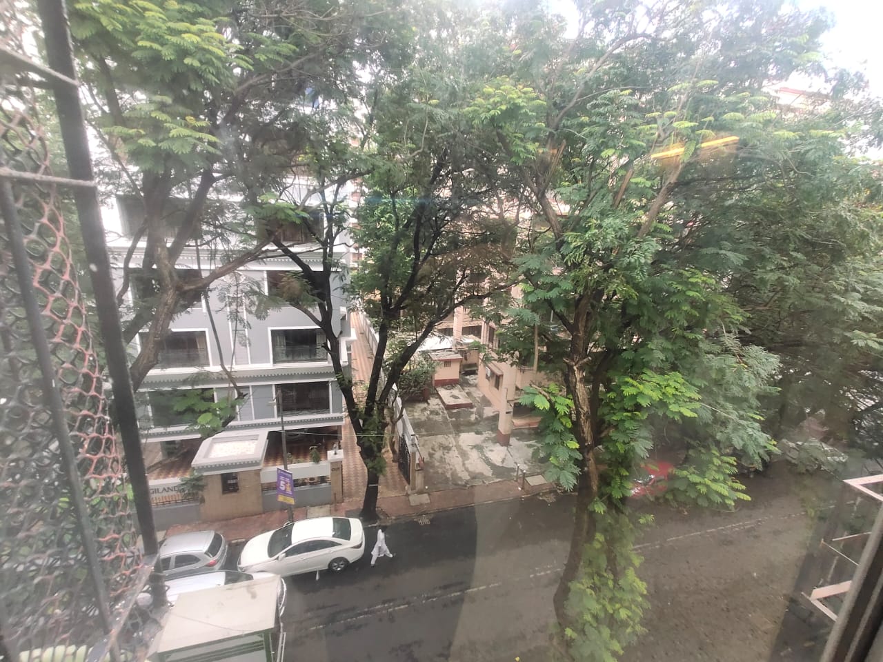2 BHK Apartment for Sale in Almeida park Mumbai