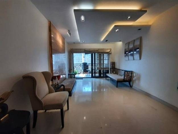 4 BHK Apartment for Sale in Off Linking Road Mumbai