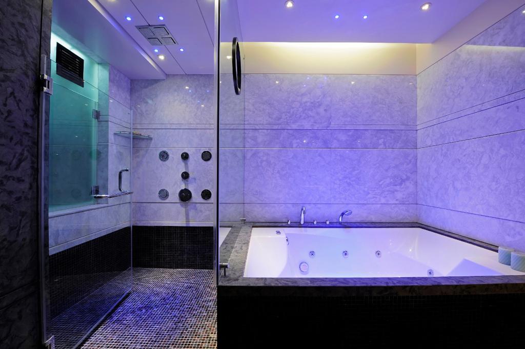 7 BHK Apartment for Sale in 15th Road Mumbai