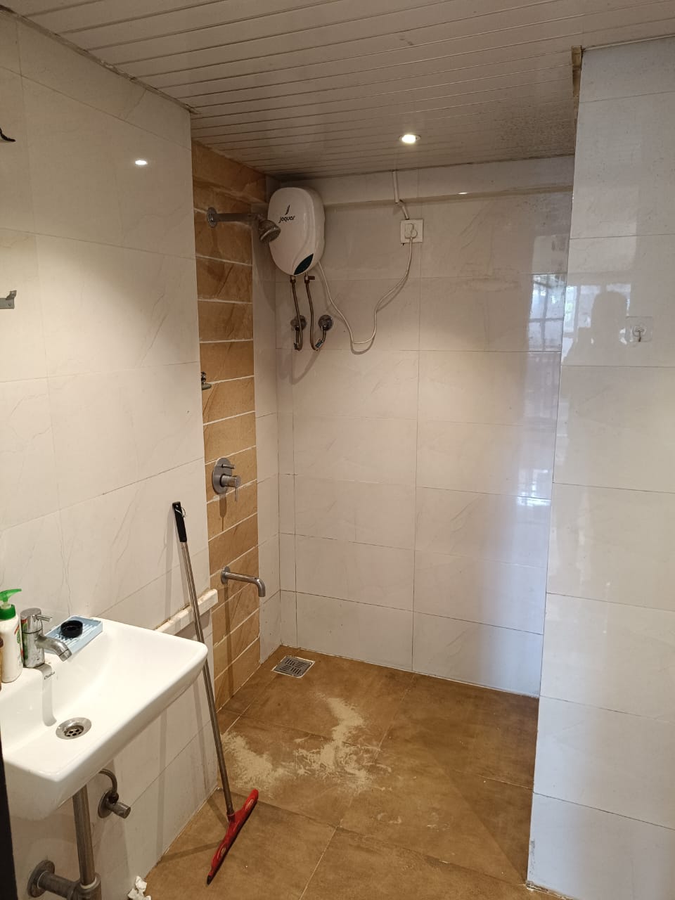 2 BHK Apartment for Rent in Khar West Mumbai