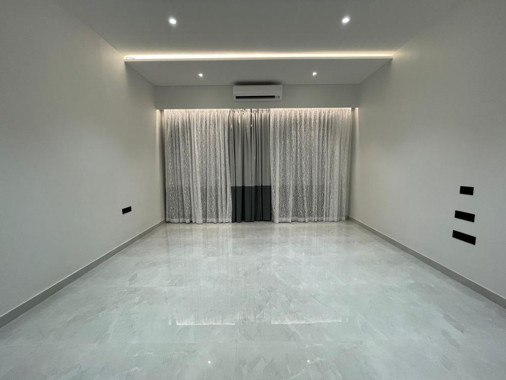 4 BHK Apartment for Sale in Bandra West Mumbai