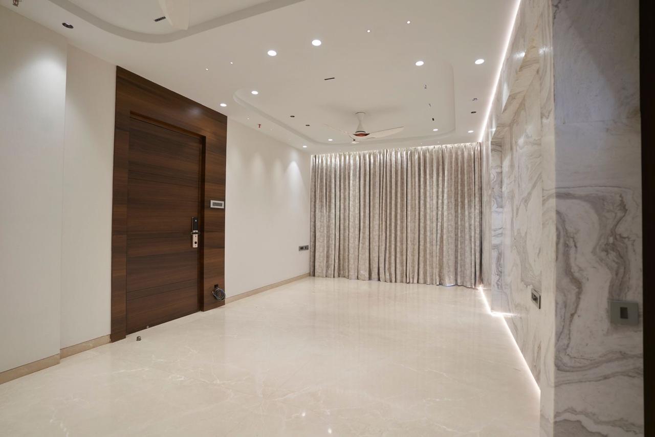 2 BHK Apartment for Rent in Khar West Mumbai