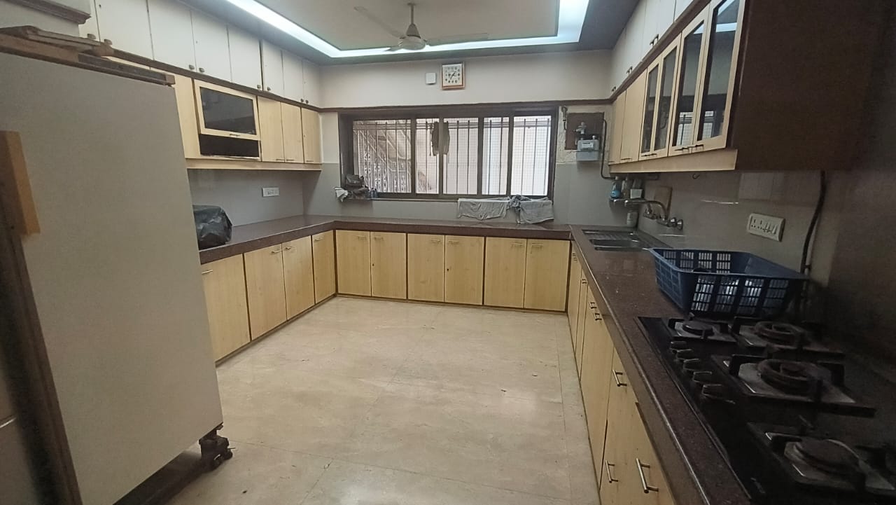 4 BHK Apartment for Sale in Santacruz West Mumbai