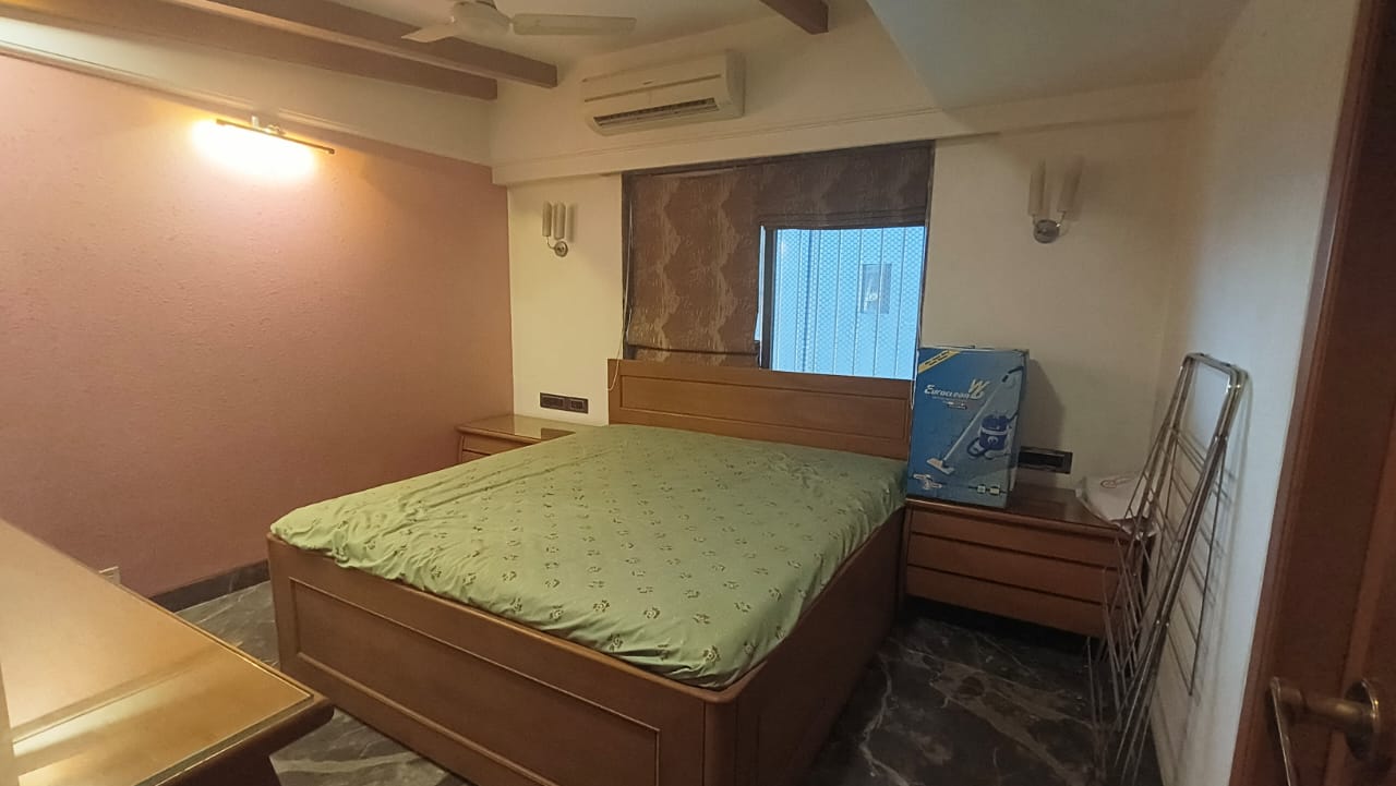 4 BHK Apartment for Sale in Santacruz West Mumbai