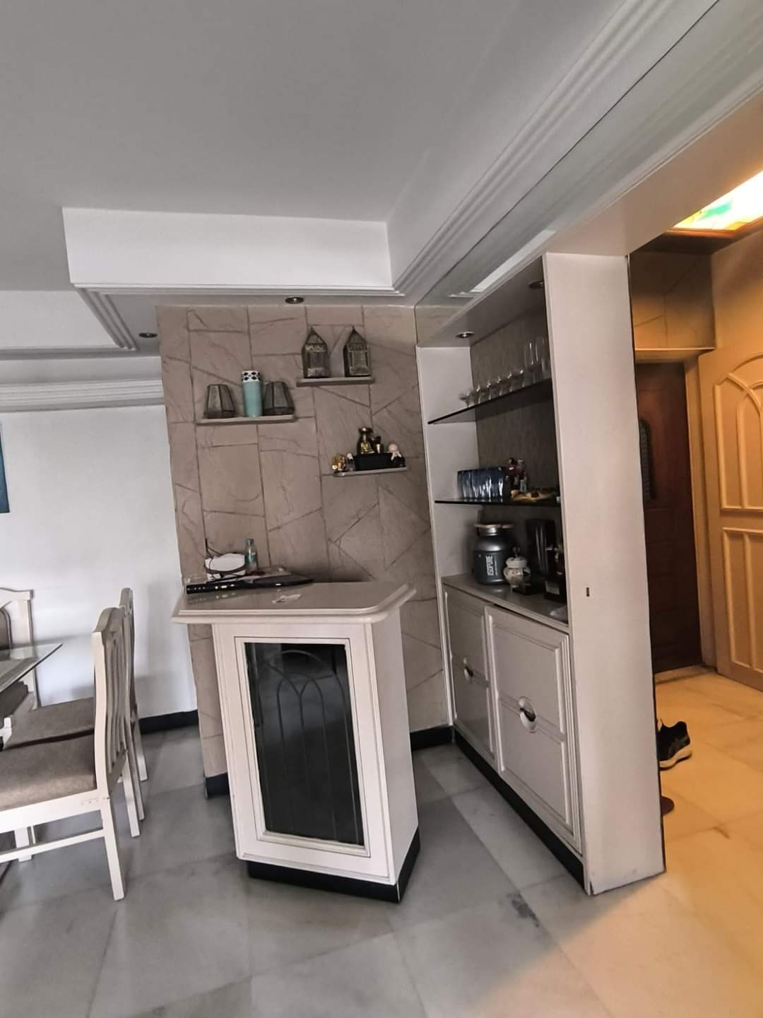 3 BHK Apartment for Rent in Linking Rd Mumbai
