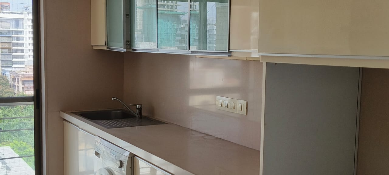 4 BHK Apartment for Rent in Almeida park Mumbai