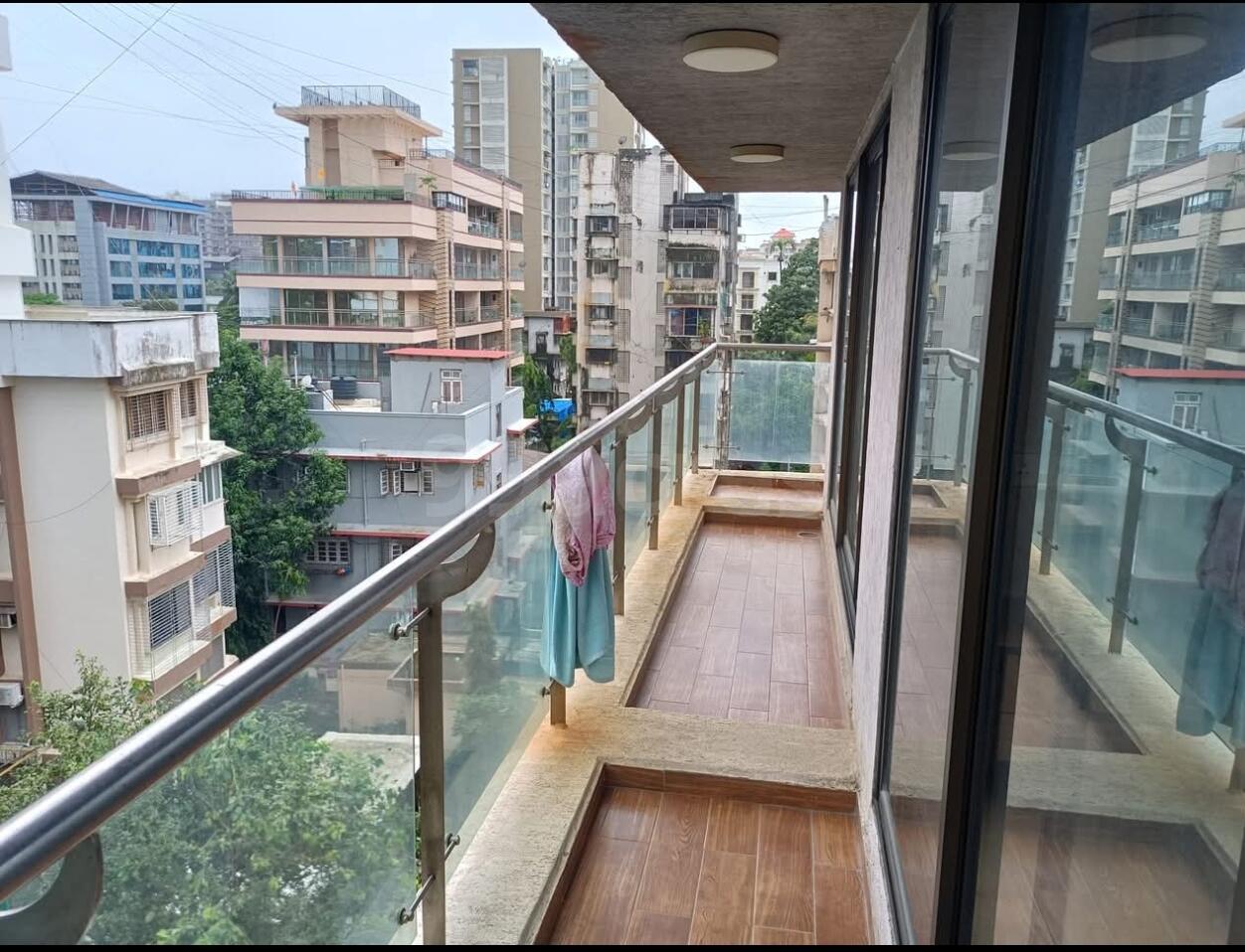 3 BHK Studio Apartment for Rent in Khar West Mumbai